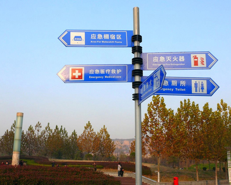 太原鑫雨杭電器給您講講，山西道路監(jiān)控桿設(shè)置的注意事項(xiàng)有什么？